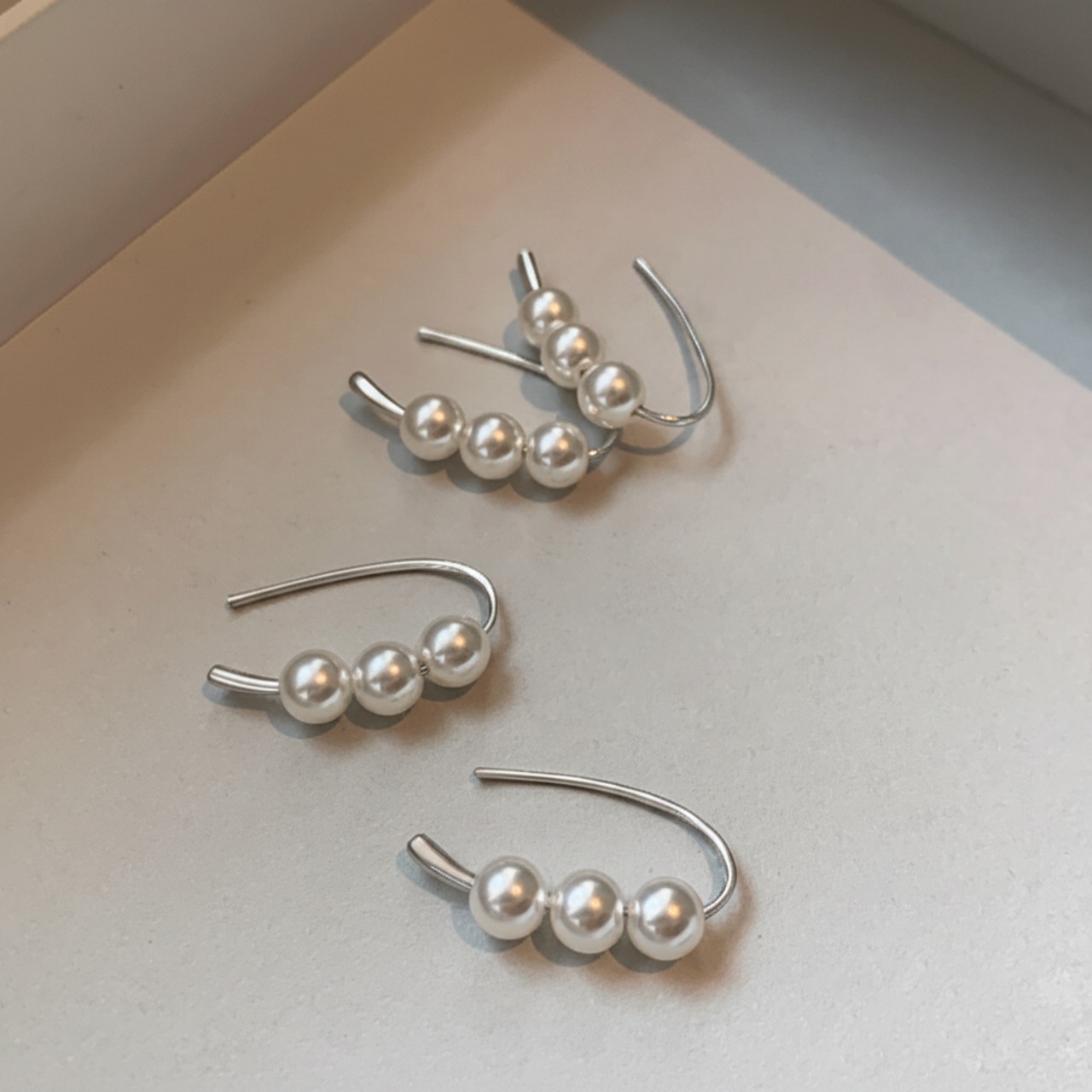 S925シルバー 3連パール フック ピアス 2colors P26005・画像2