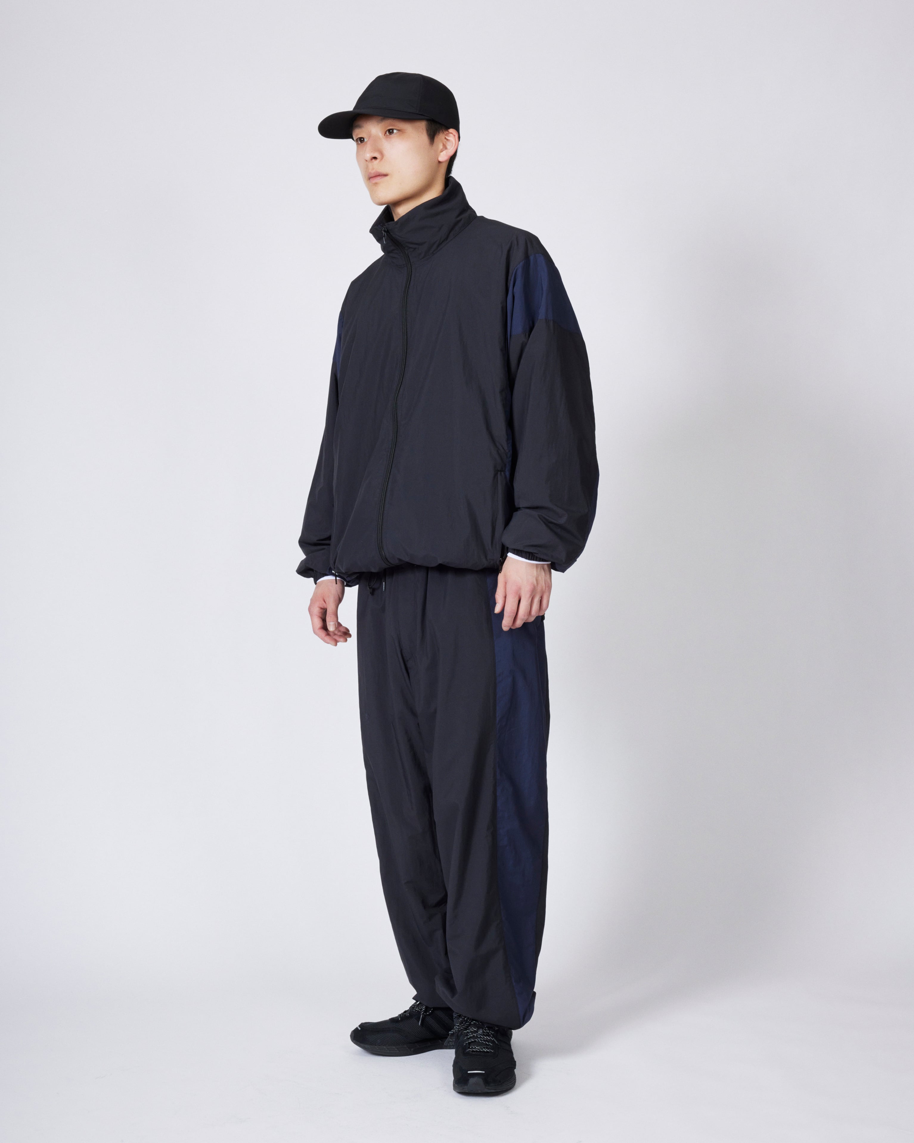 everyone two-tone light weight nylon jacket (BLACK/NAVY) | everyone