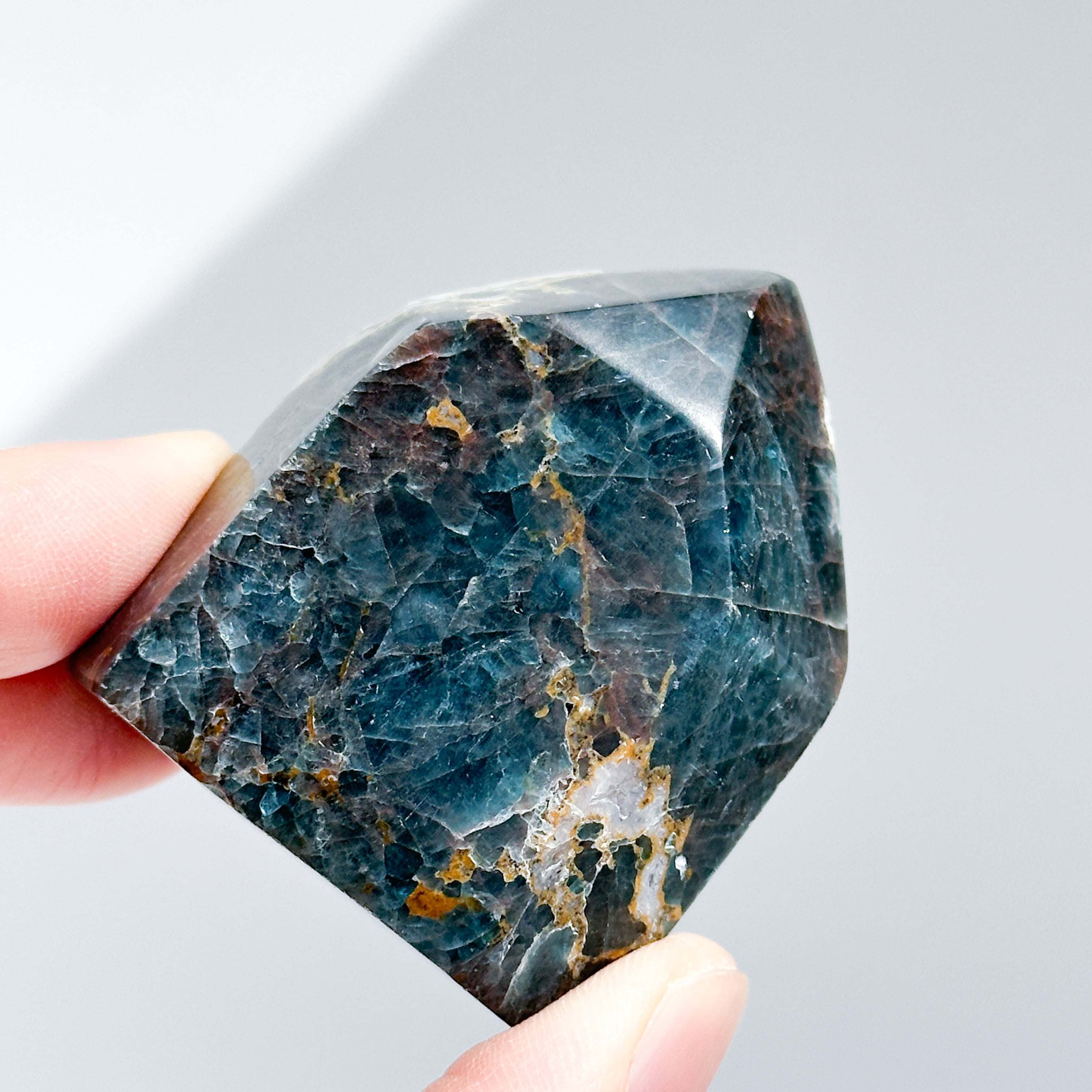 ブルーアパタイト タワー型42◇Blue apatite ◇ 天然石・鉱物