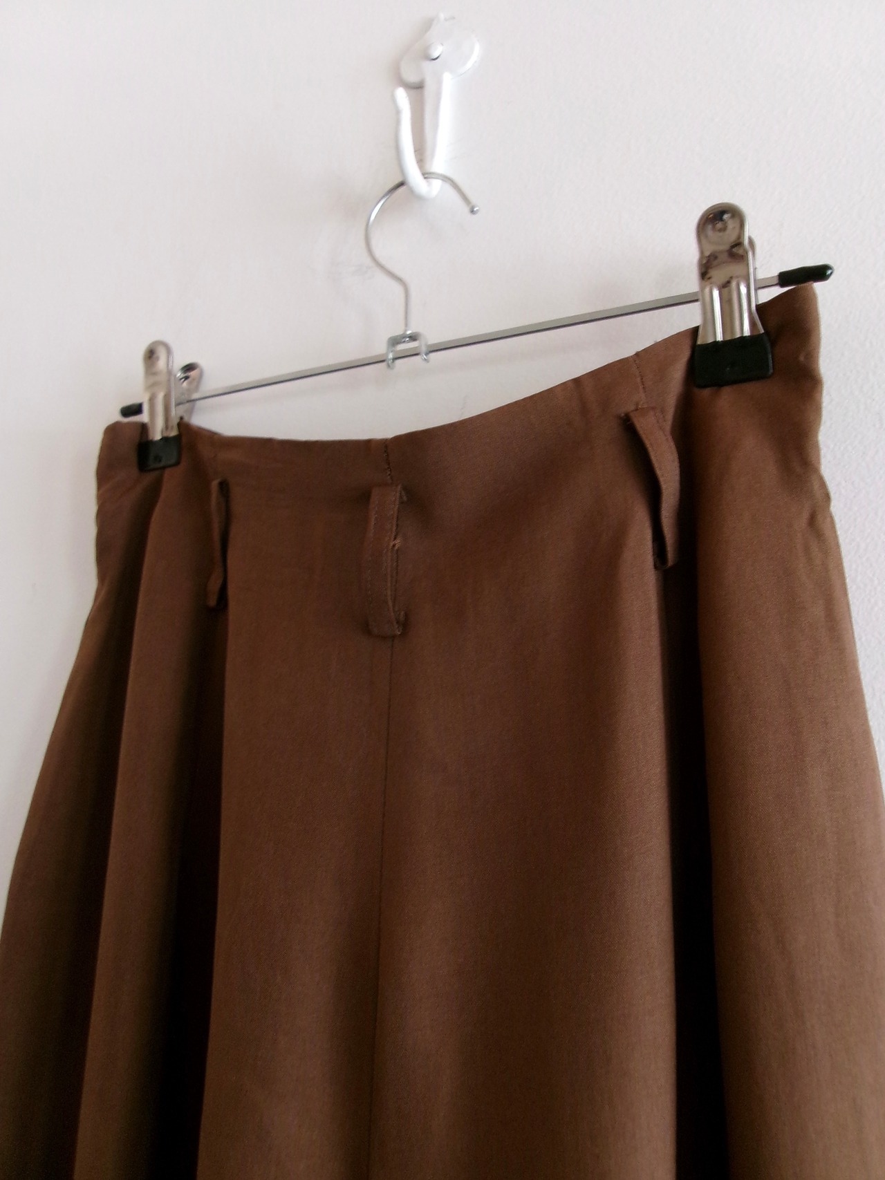 Silky tapered slacks