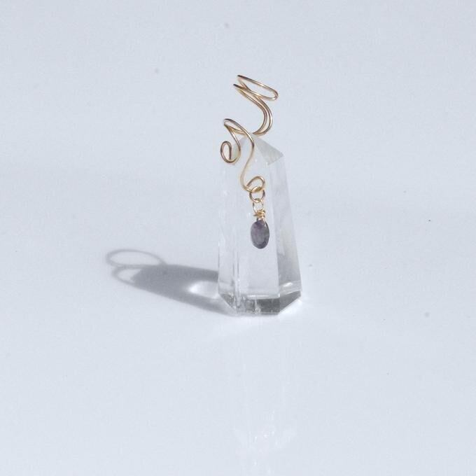 【一点物】✦⋆.すみれの花咲く頃⋆.アイオライトティアドロップシェイプイヤーカフ⋆.·サージカルステンレス⋆.·✦