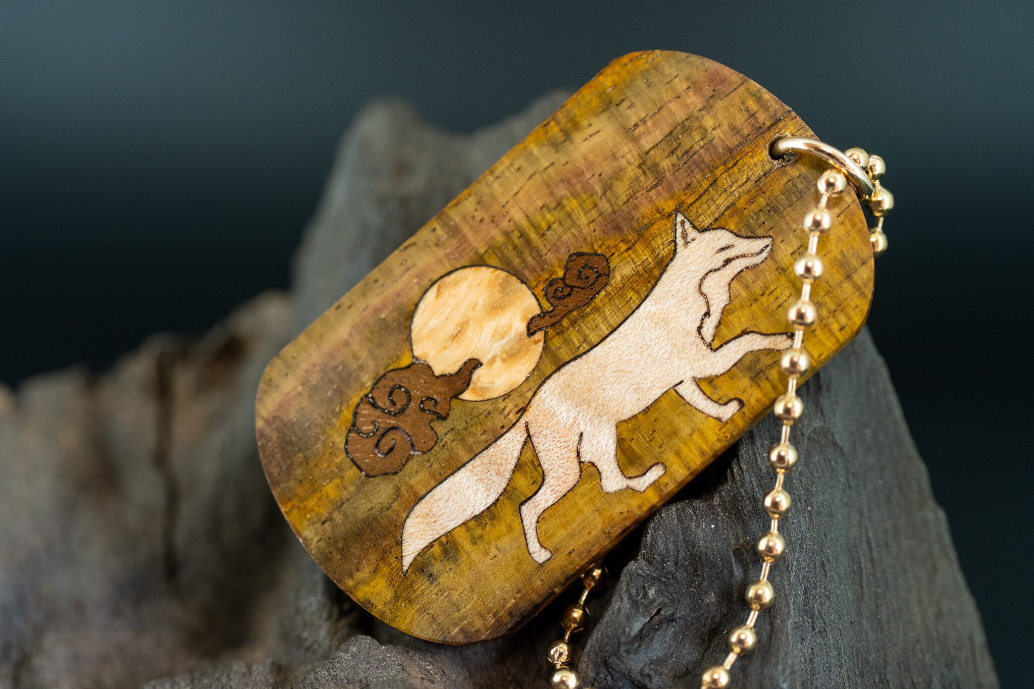 【21世紀最高峰の材】ゴールデンサイアミーズローズウッド マイクロカーリー ドッグタグ 象嵌 十五夜きつね