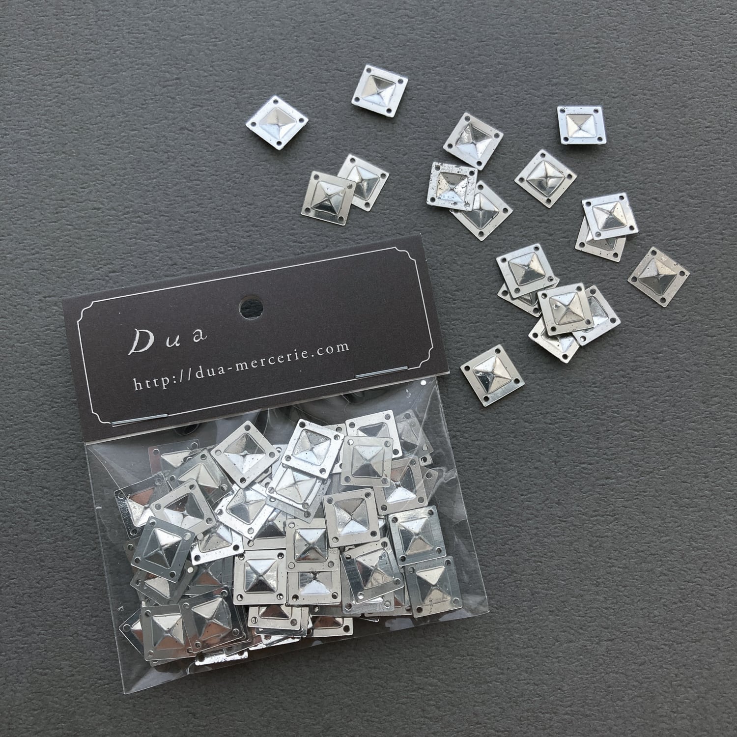 立体タイル風4つ穴あきスパンコールパック | Dua-アクセサリーパーツ