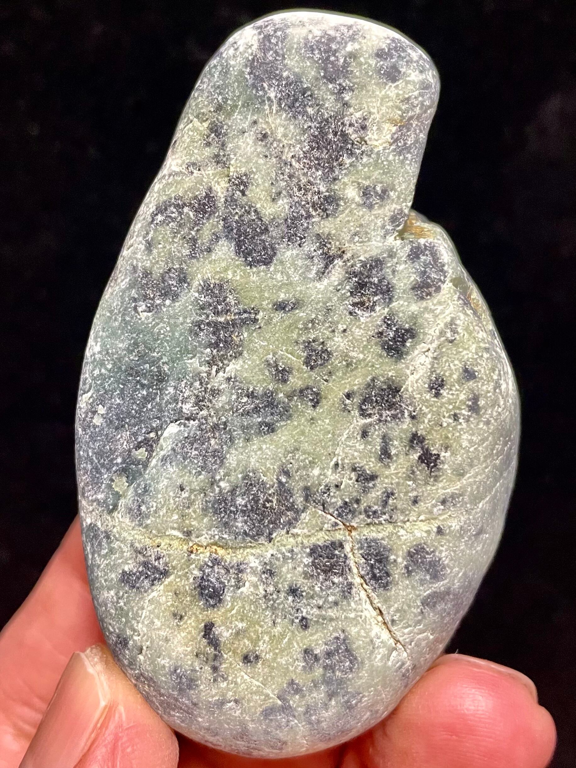 1) 日本人の「心」に寄り添う御守り!新たな自分自身への成長「糸魚川蛇紋岩」サーペンティン・中型