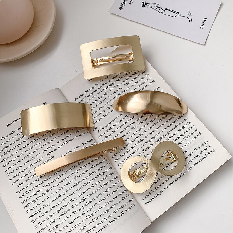 スタンダードメタルヘアピン レッドスプリングバック レトロ 春物 ブラック・アイド・ピーズ38760340304