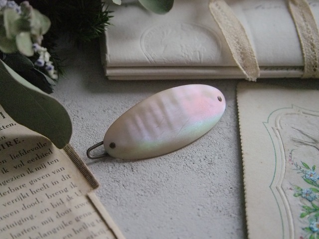 マザーオブパールの髪留め