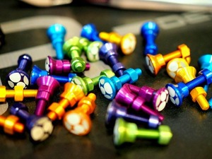 ColorPlus タイヤ固定ボルト