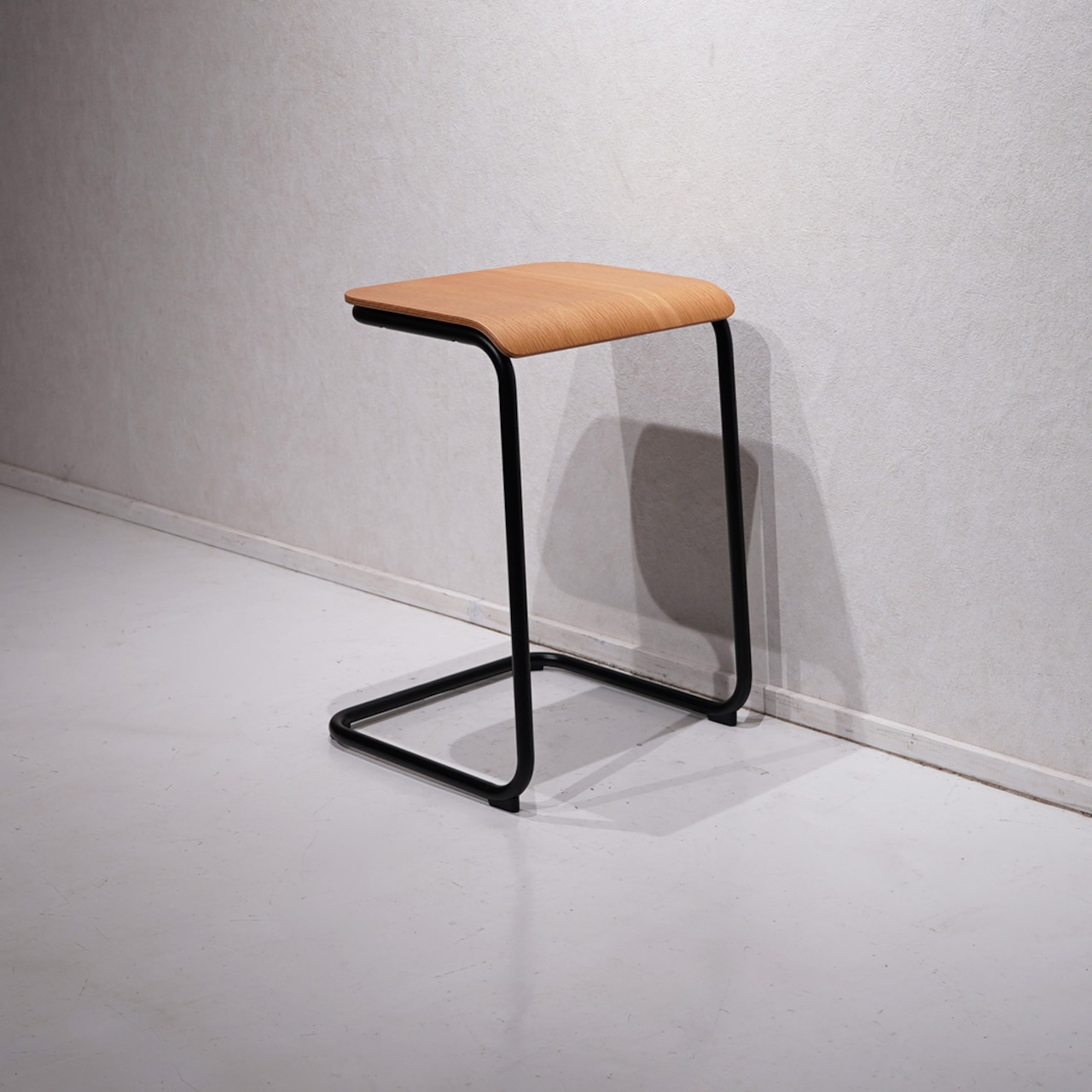 Knoll Office Toboggan Pull Up Table / ノルオフィス トボガン プルアップテーブル モダン デザイナーズ サイドテーブル / 関連:アクタス