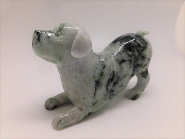 【送料無料】ミャンマー産天然翡翠犬　no.2