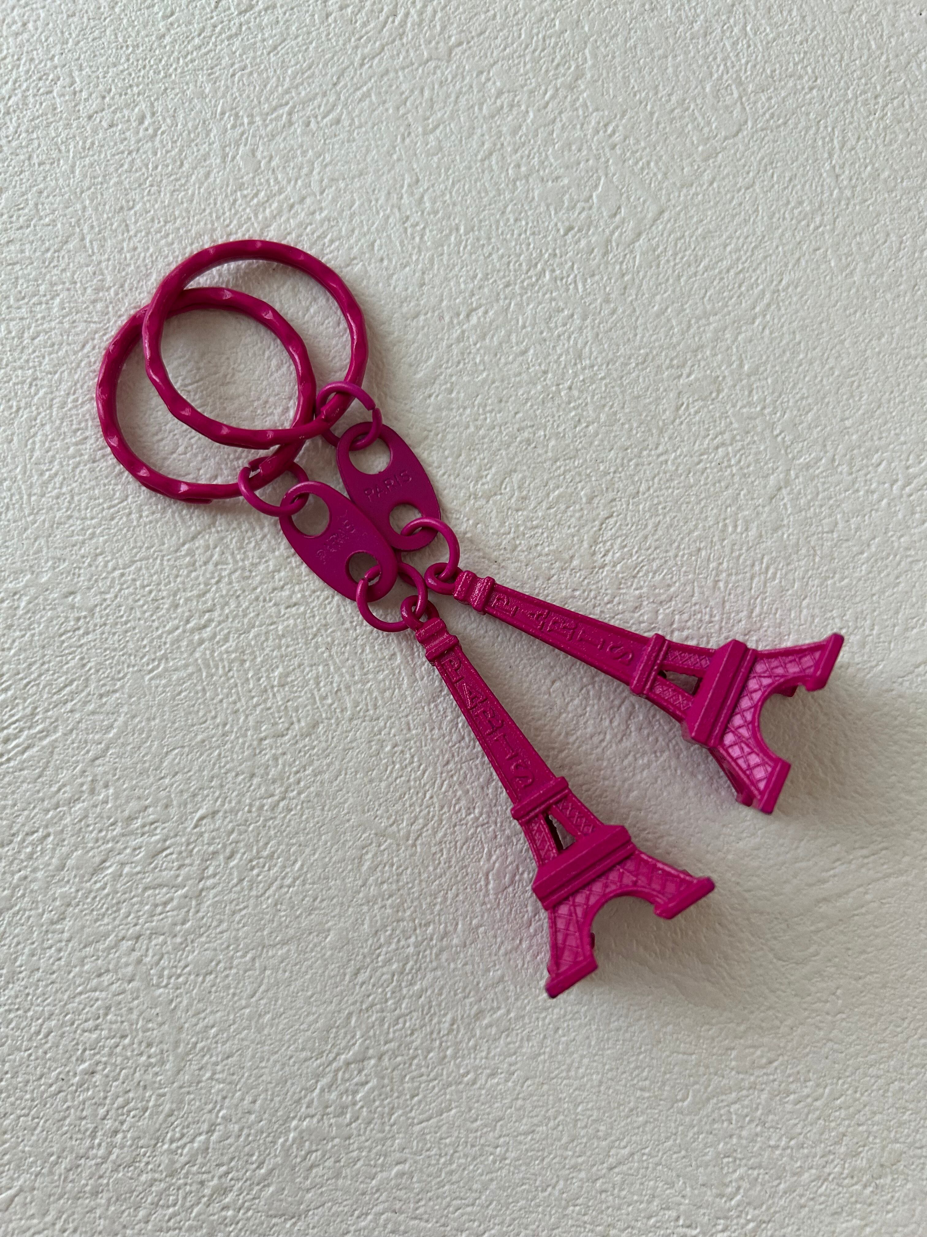 輸入雑貨 フランス フューシャピンクのエッフェル塔 キーホルダー チャーム ハンドメイドパーツ PARIS