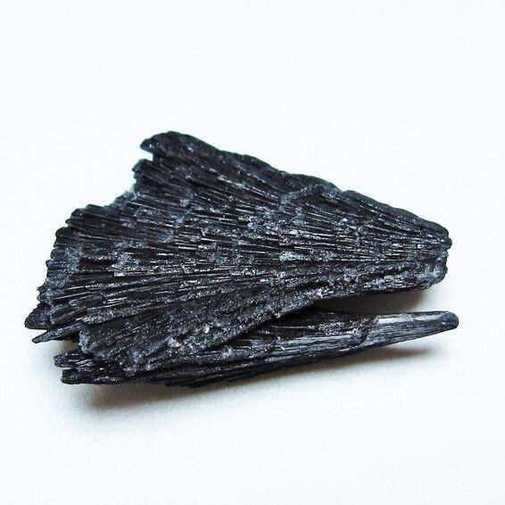 ブラック カイヤナイト 原石 一点物 171-7472