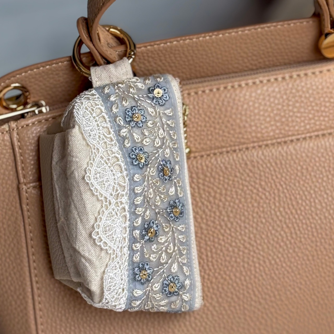 大人のためのインド刺繍キーポーチ / ICE BLUE　