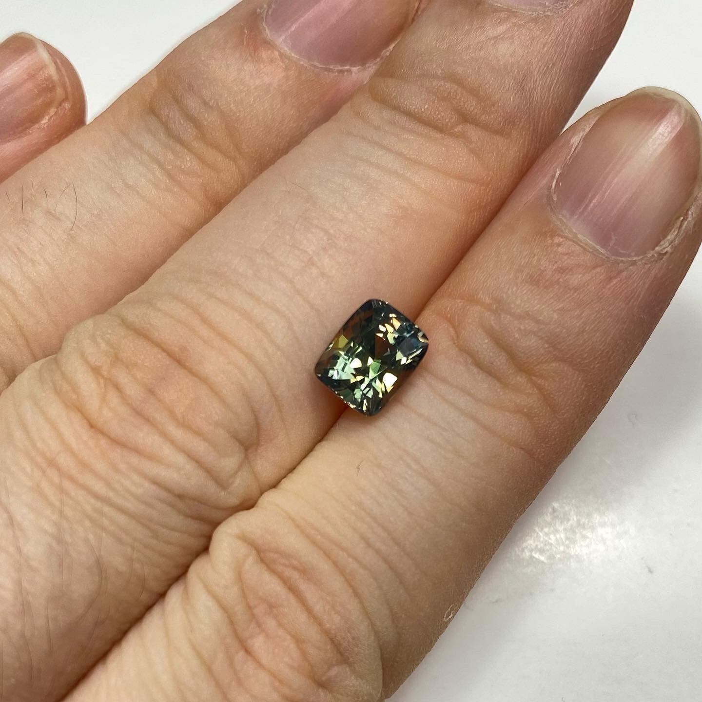 日夜を表したサファイア