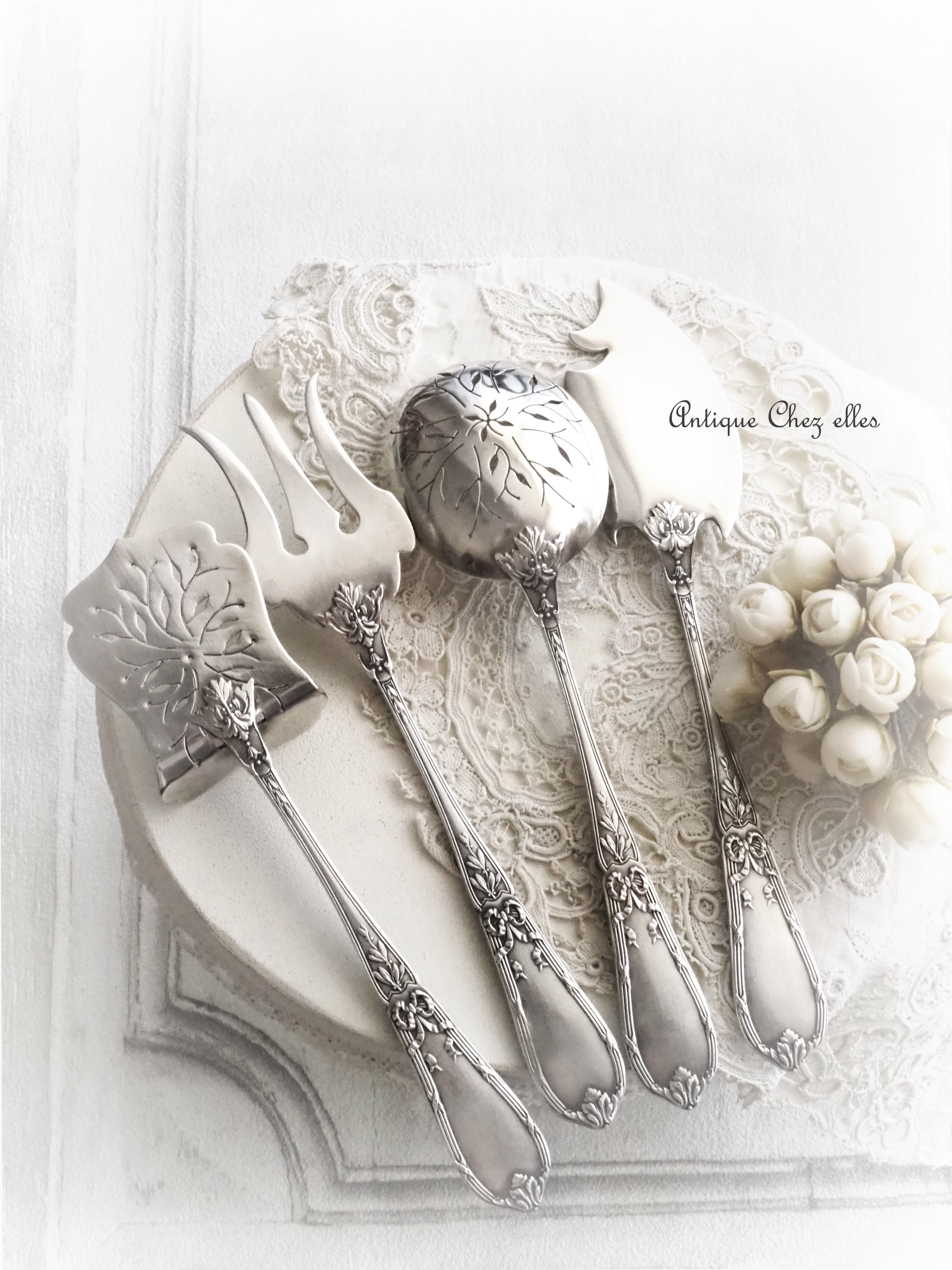 フランスアンティーク　リボンモチーフのサービングセット フランスアンティークリボンモチーフのサービングセット