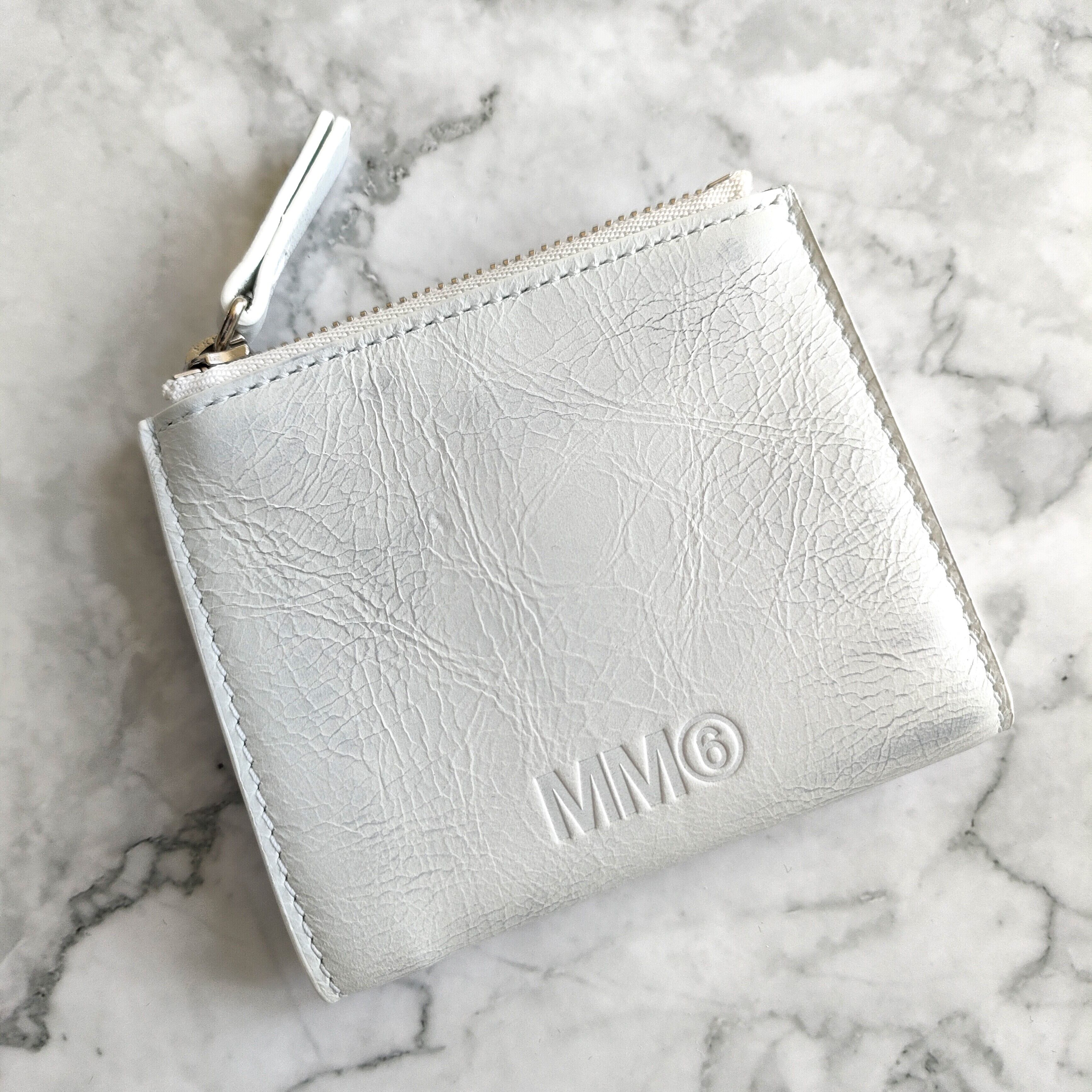 MM6 Maison Margiela】FLAP BI-FOLD WALLET (DIRTY WHITE/カーフレザー