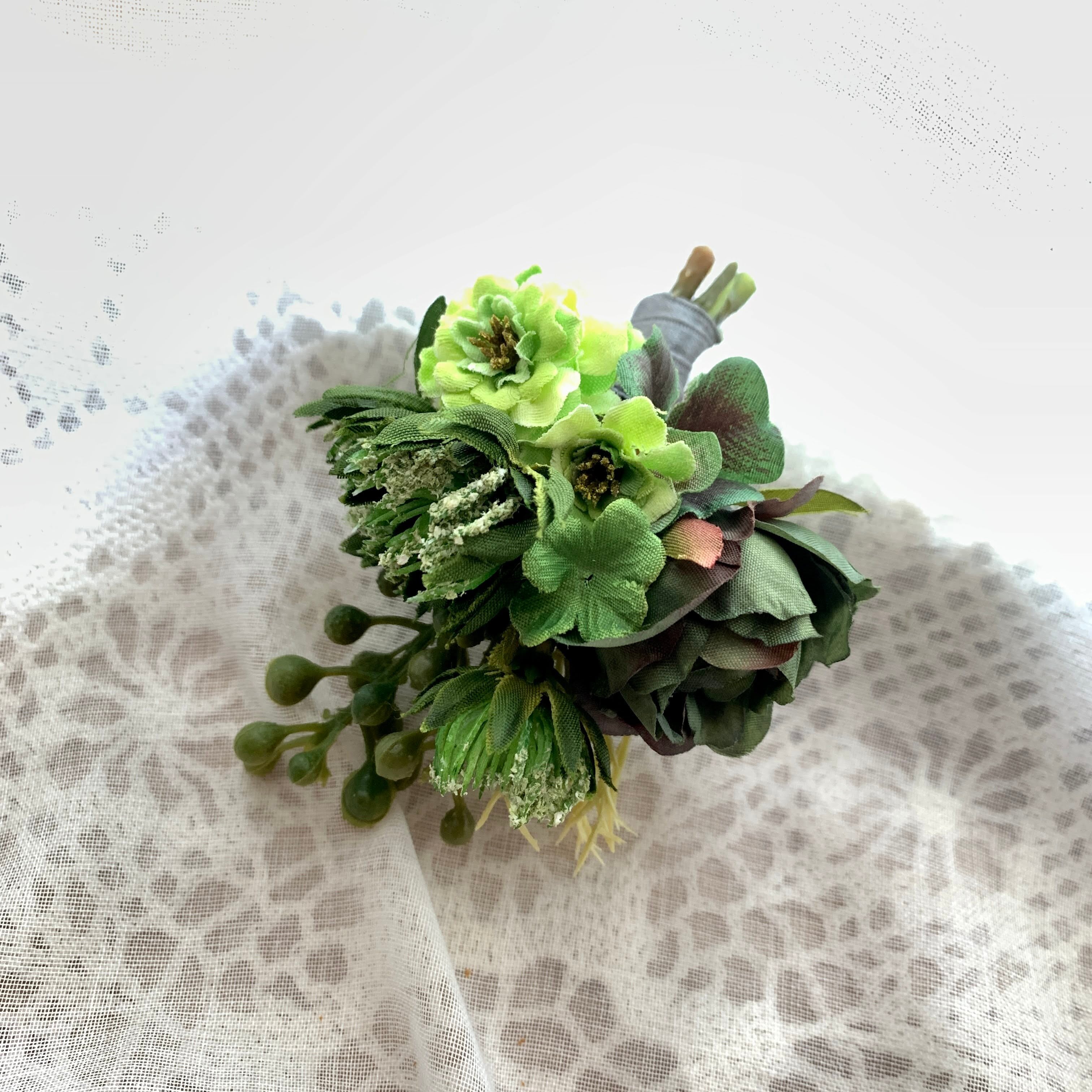グリーンブーケコサージュ【G】 | flower arrangement Sibe.