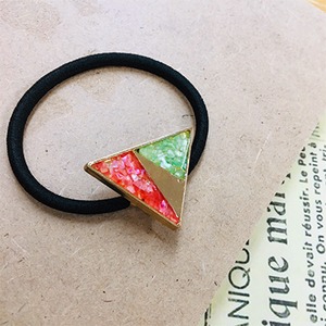 三角のレジンヘアゴム(A) (緑・濃いピンク）