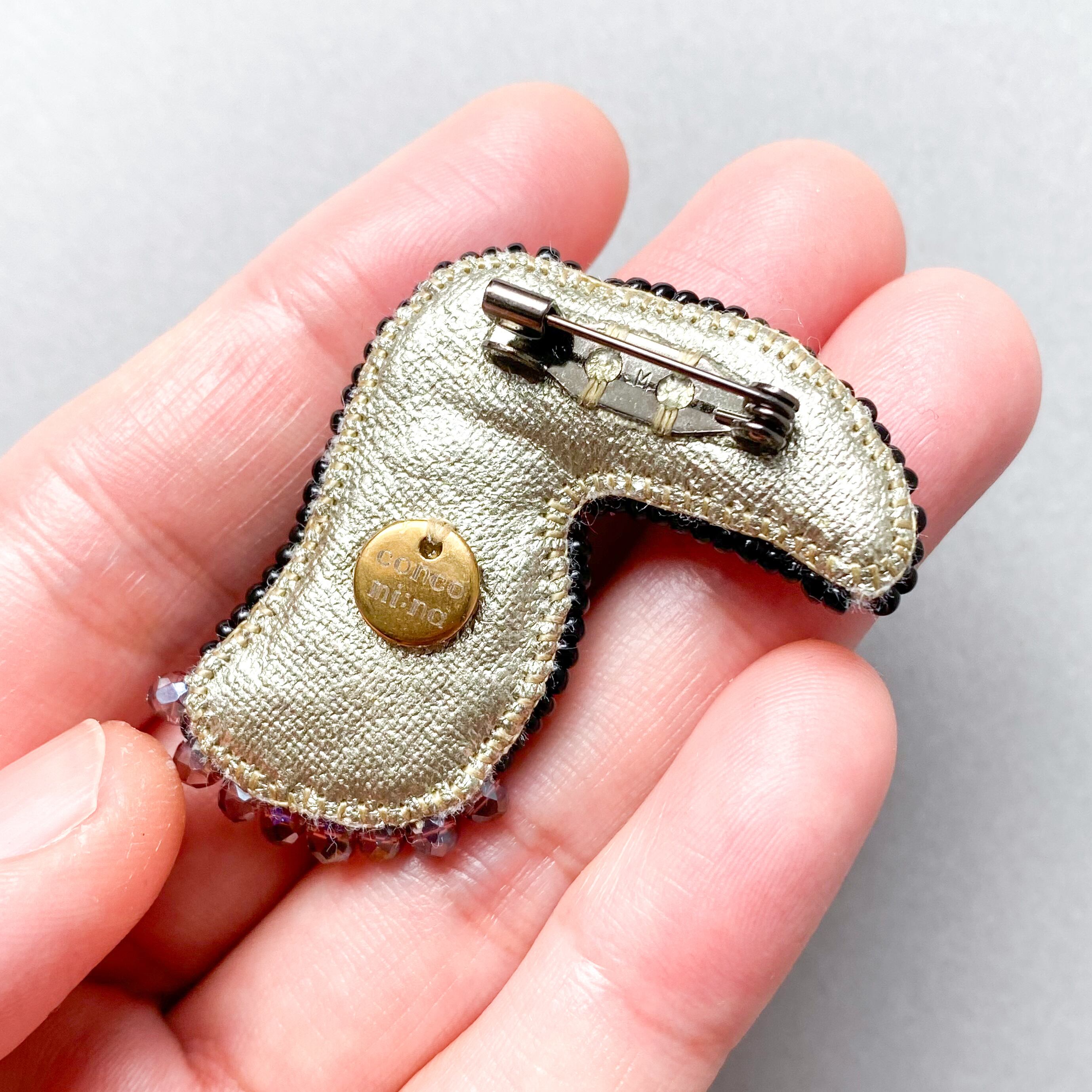 オニオオハシのブローチ /鳥モチーフ ビーズ刺繍ブローチ おしゃれの