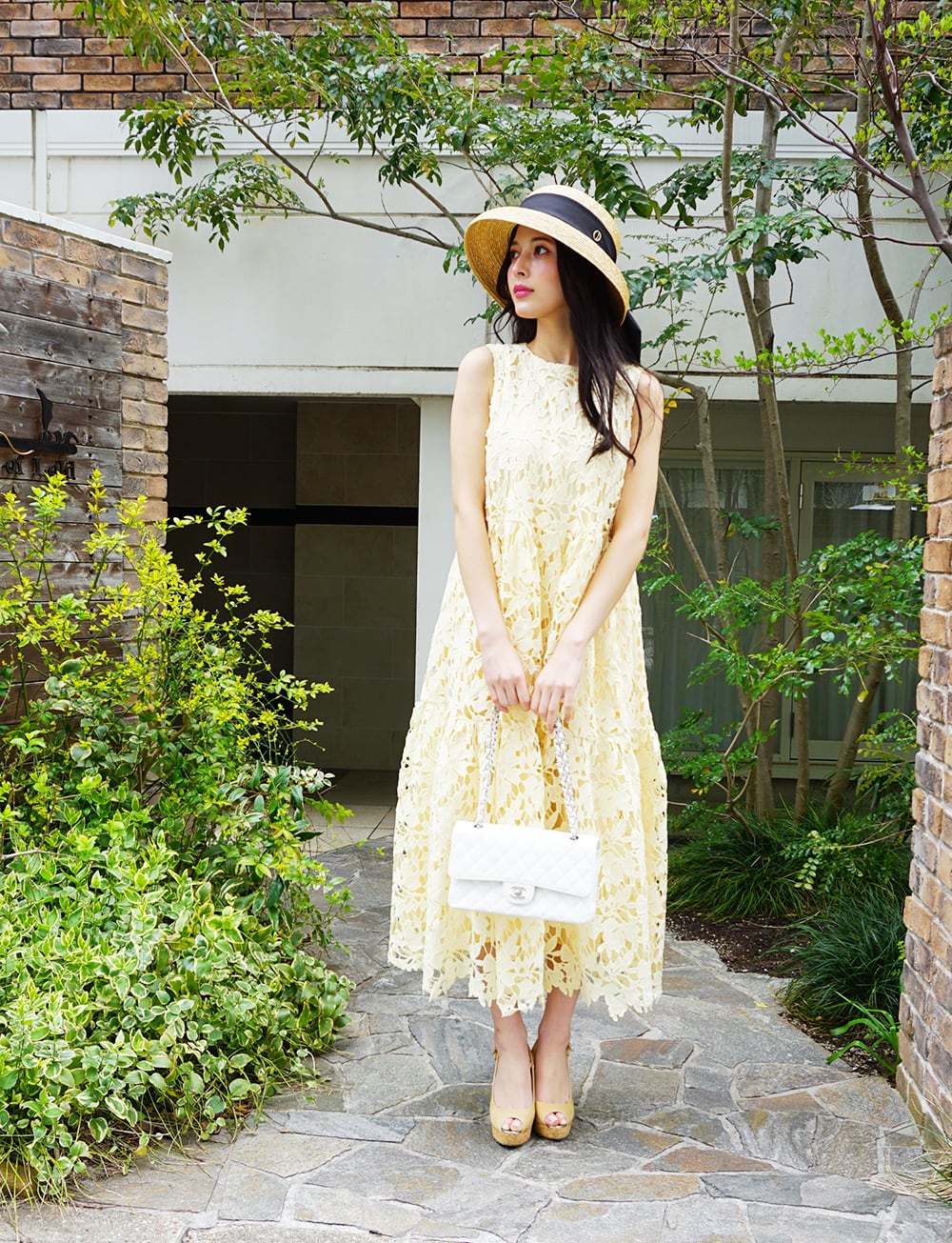 ワンダフルワールド 綿ローン 菫 すみれ ブーケ クリームイエロー ワンピース Revival】フラワーレースティアードワンピース yellow | amin pur