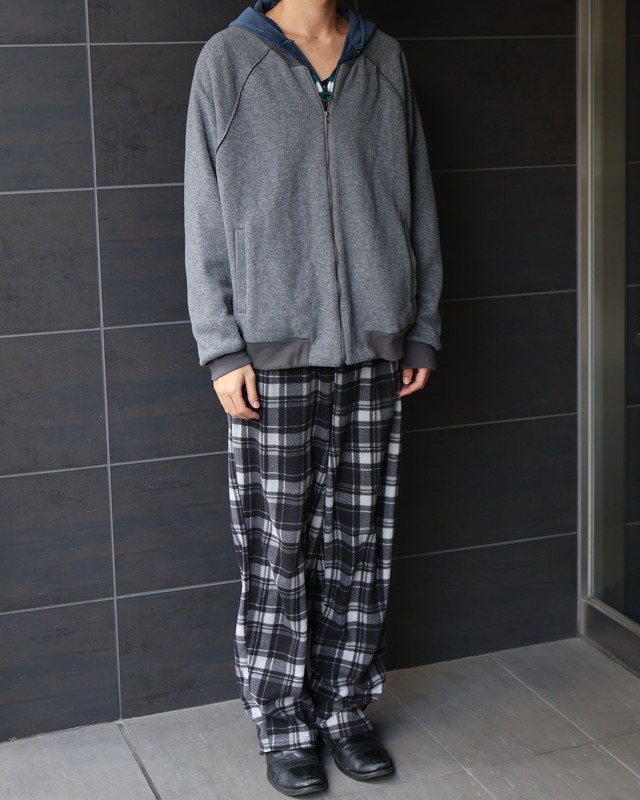 Raglan sleeve crew neck zip blouson