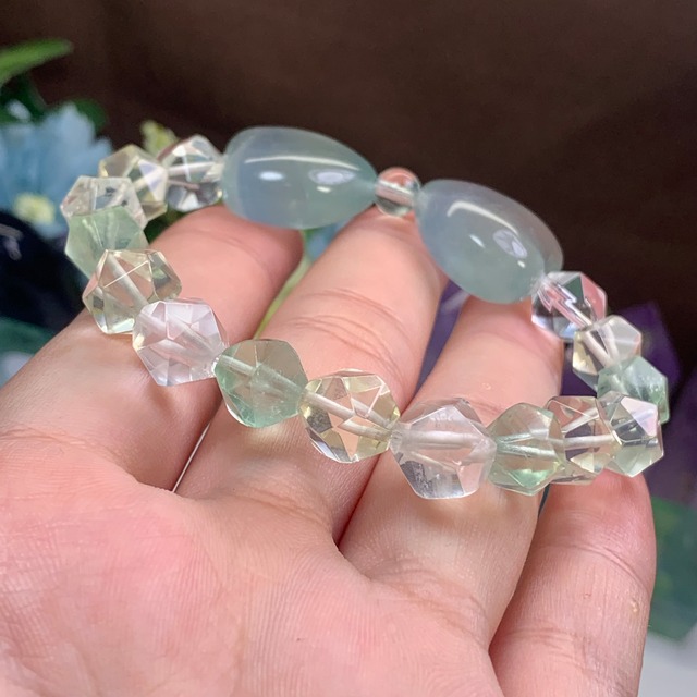 10. リボン風☆フローライト×カット天然石 デザインブレスレット