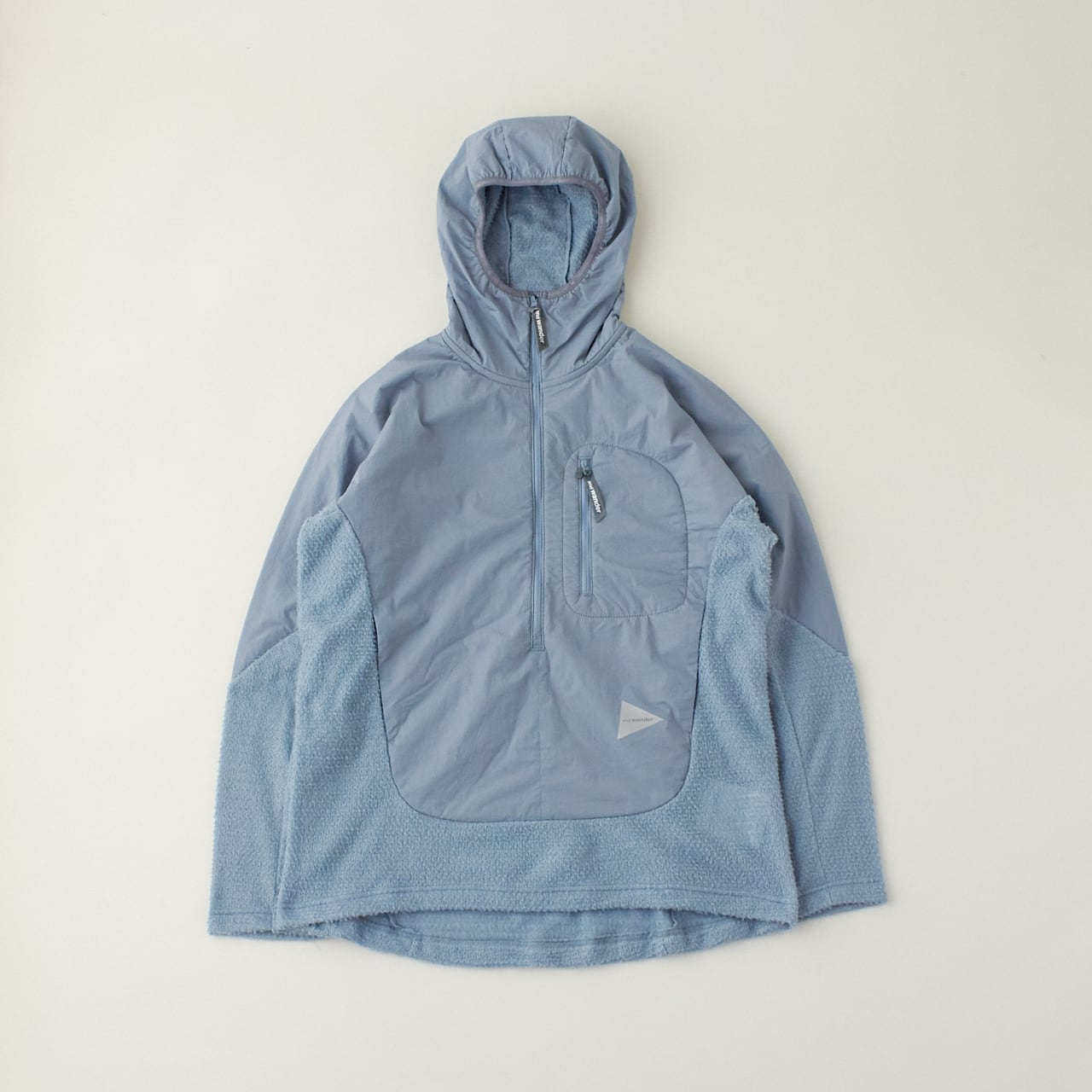 and wander(アンド・ワンダー)alpha direct hoodie - l.blueメンズ ...