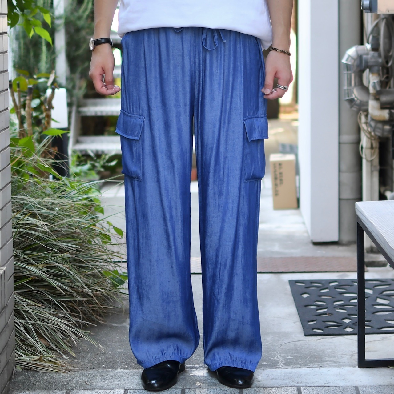 drape silhouette gloss wide cargo pants