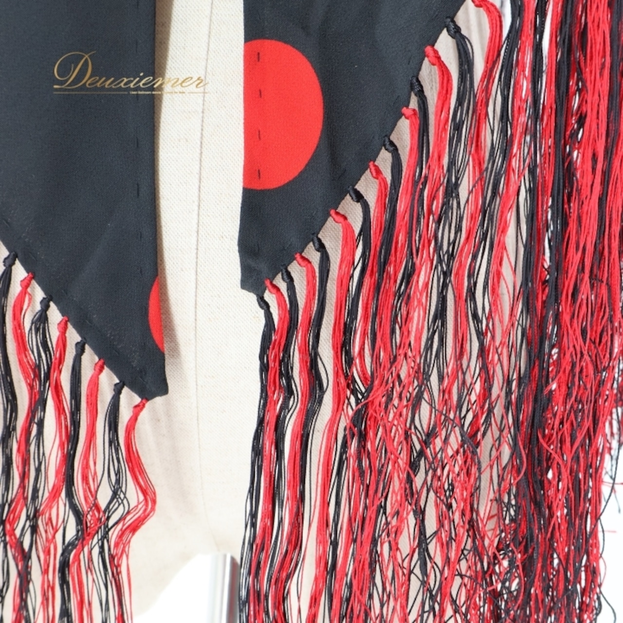 フラメンコ 衣装 シージョ ピキージョ 水玉 ドット 赤 黒 フレコ フリンジ トライアングル 三角形 装飾 小物 ブラック系 レッド系 フラメンコ衣装 おしゃれ 素材 鮮やか ステージ コスチューム ダンス 発表会 かわいい レディース