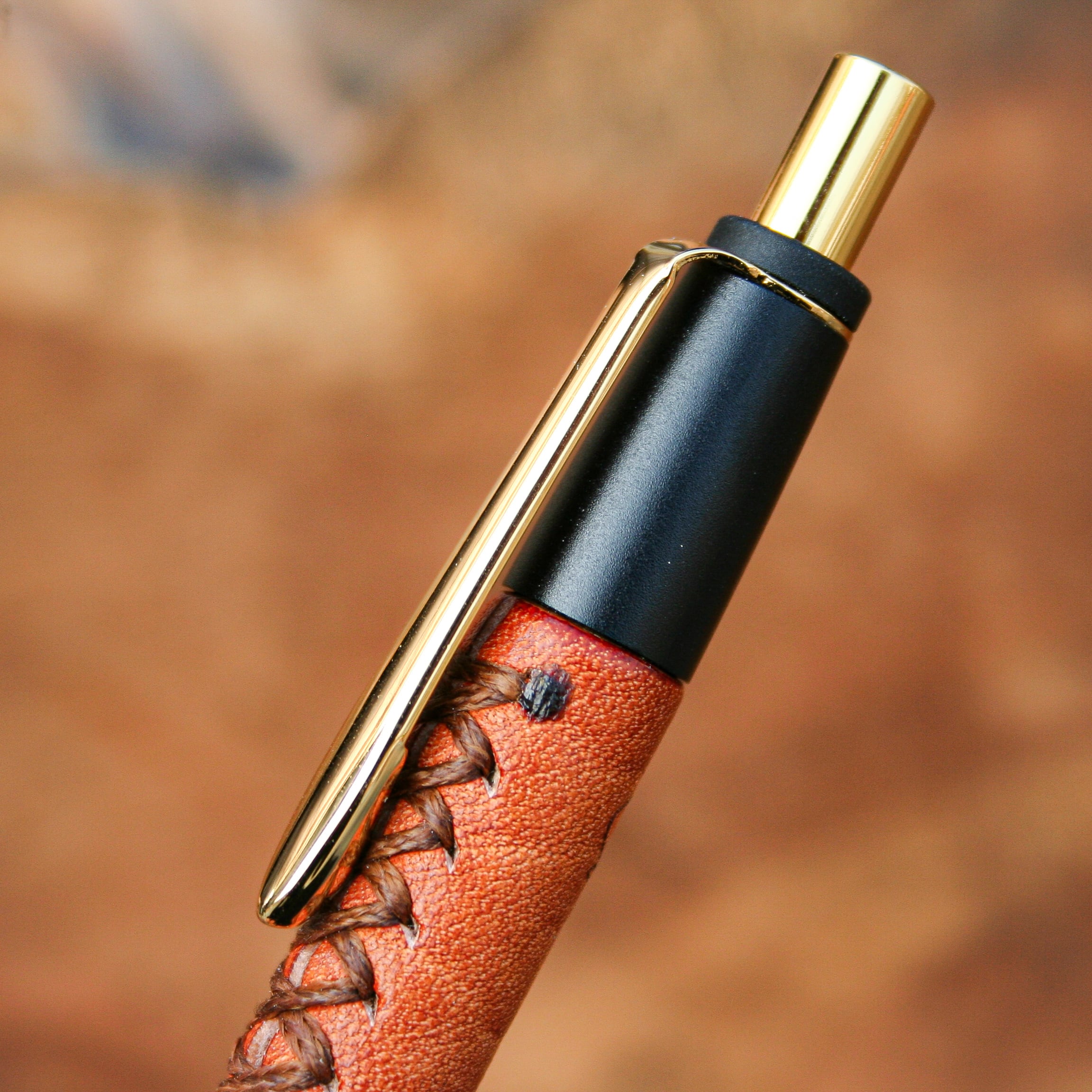 ☆不定期販売☆ 革軸ペン 【特上ヌメ革節目模様 オレンジ】 | Schicksal