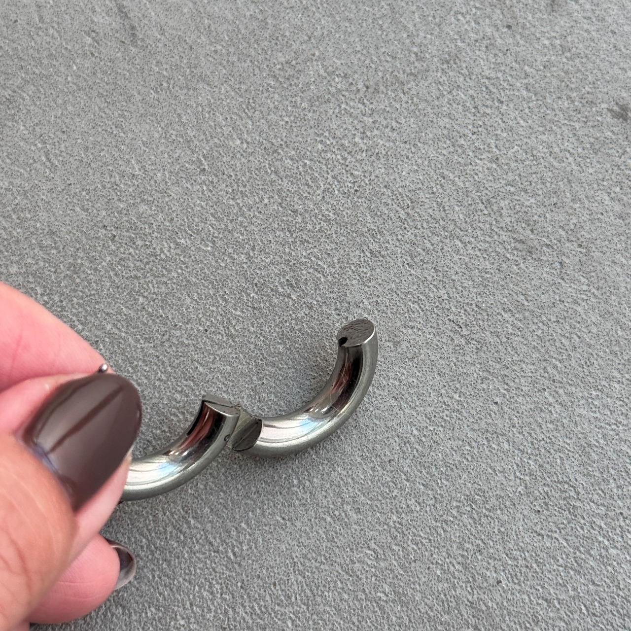 minimal volume hoop pierce/silver