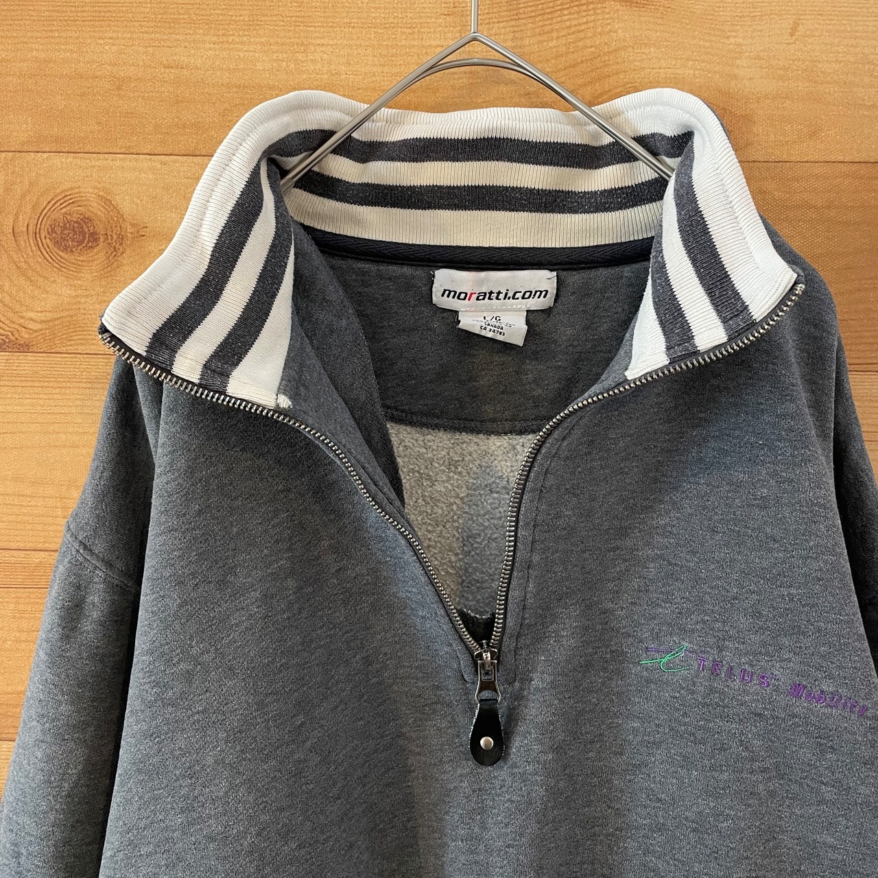 【moratti.com】企業系 カナダ製 TELUS ハーフジップ スウェット 刺繍ロゴ 企業ロゴ L US古着