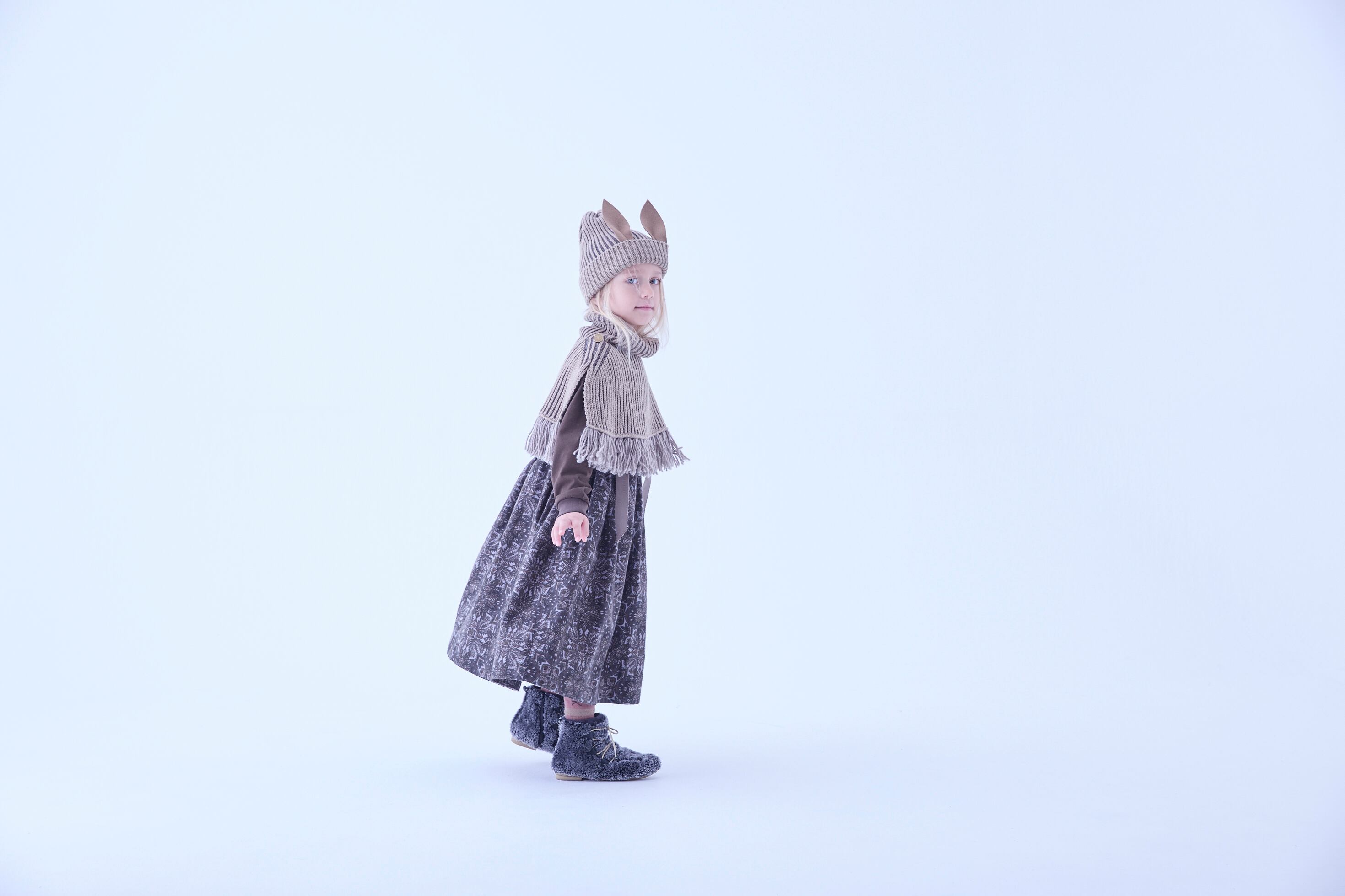 【即納/送料無料】eLfinFolk / Rib knit Knights cape Ⅱ / beige