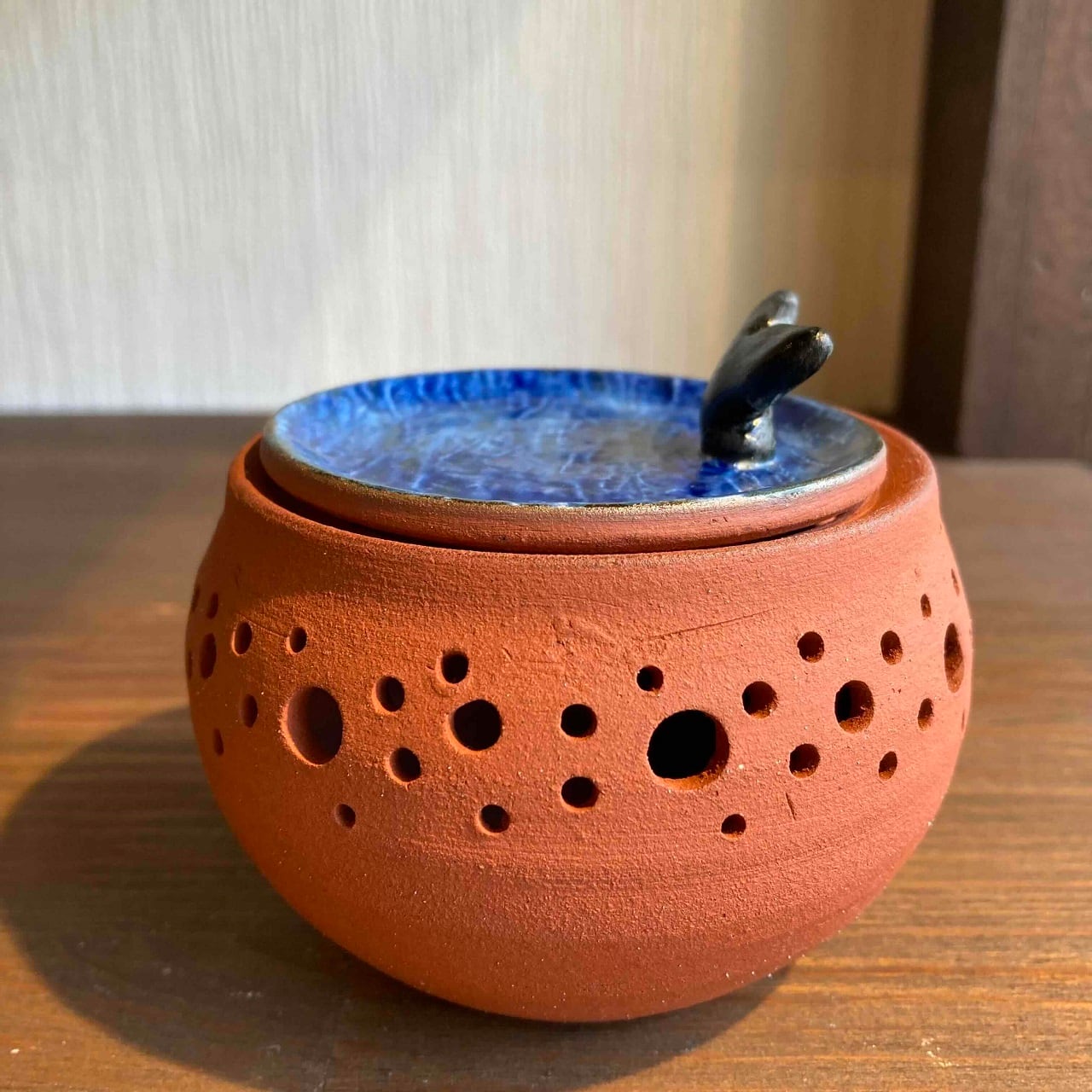 ザトウクジラ海へ 大(コーン用お香立て) | 神戸香屋