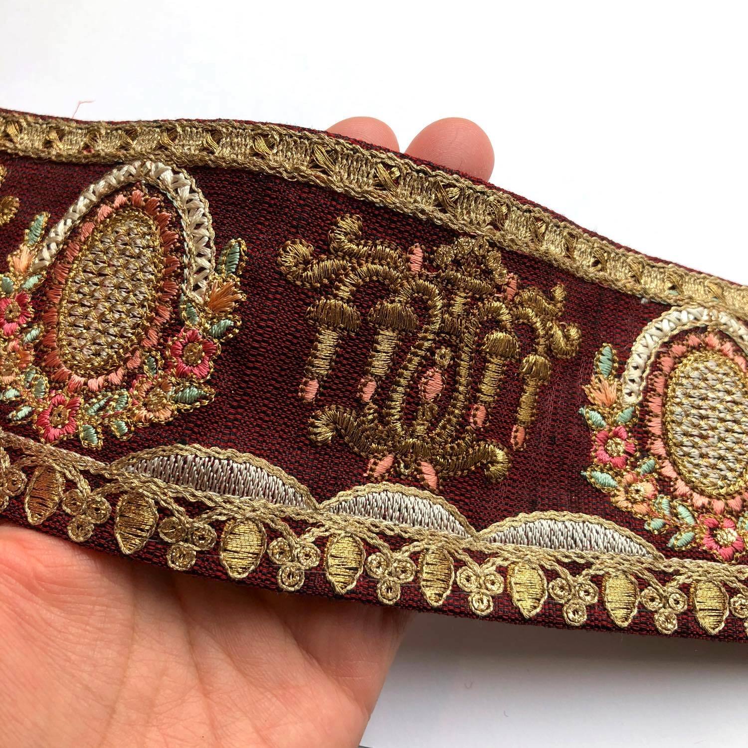 インテリア風柄のインド刺繍の茶色いリボン（1mカット） | Dua