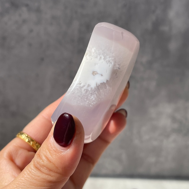 ブラジル産 アゲートムーン｜ドゥルージー入り・ブラックライトで反応する三日月