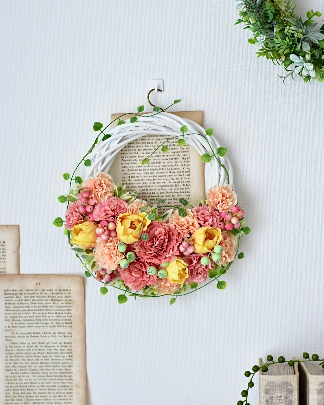 直径25〜26cmカーネーションとマカロンチューリップのカラフルリース