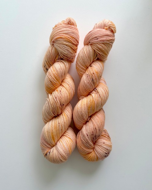あんずの気配 /  75%BFL 25%Nylon