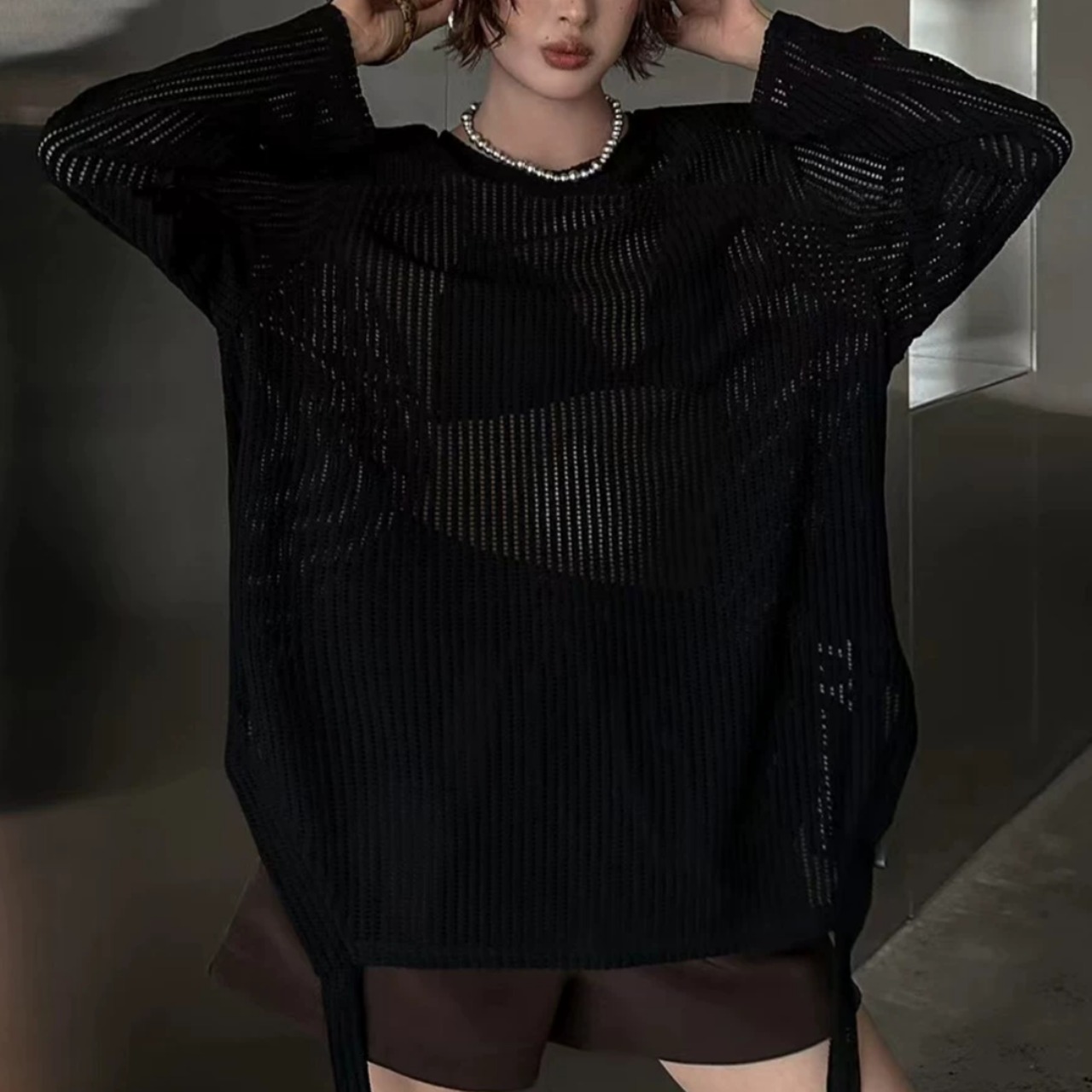 Padded-shoulder top with lace slits (ME505)
