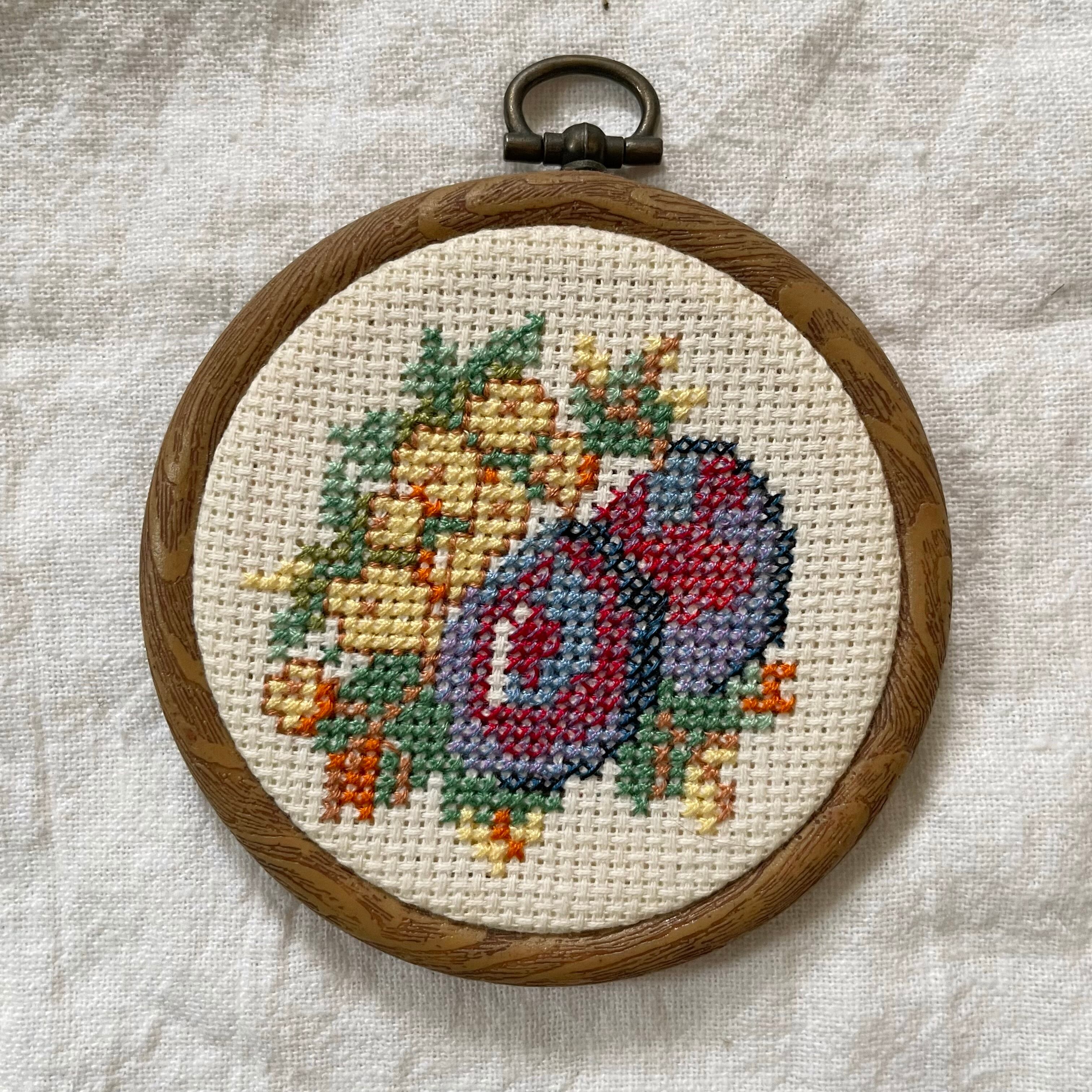 紫の実の壁飾り