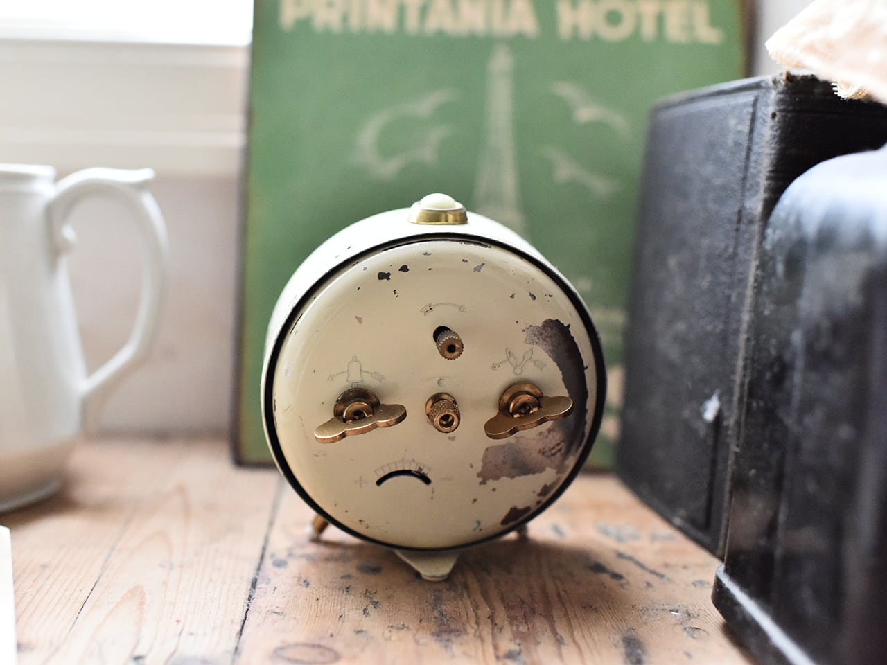 白が爽やかで可愛い雰囲気のあるJAZ 置き時計(実働)フレンチブロカント