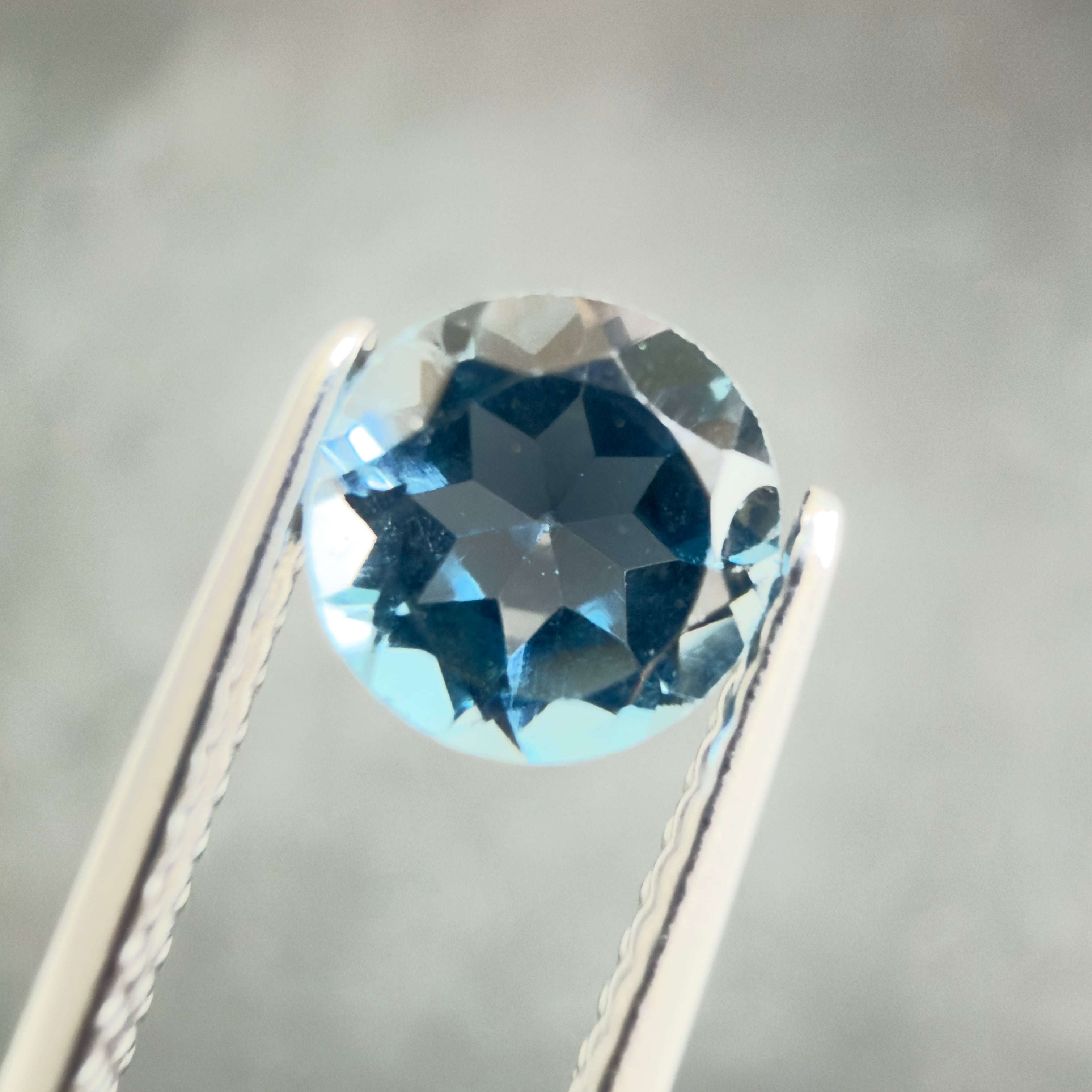 高品質　ブルートパーズ　裸石　ルース　ブラジル産　15ct ロンドンブルートパーズ】 ルース ブラジル産 0.95ct | たからいし