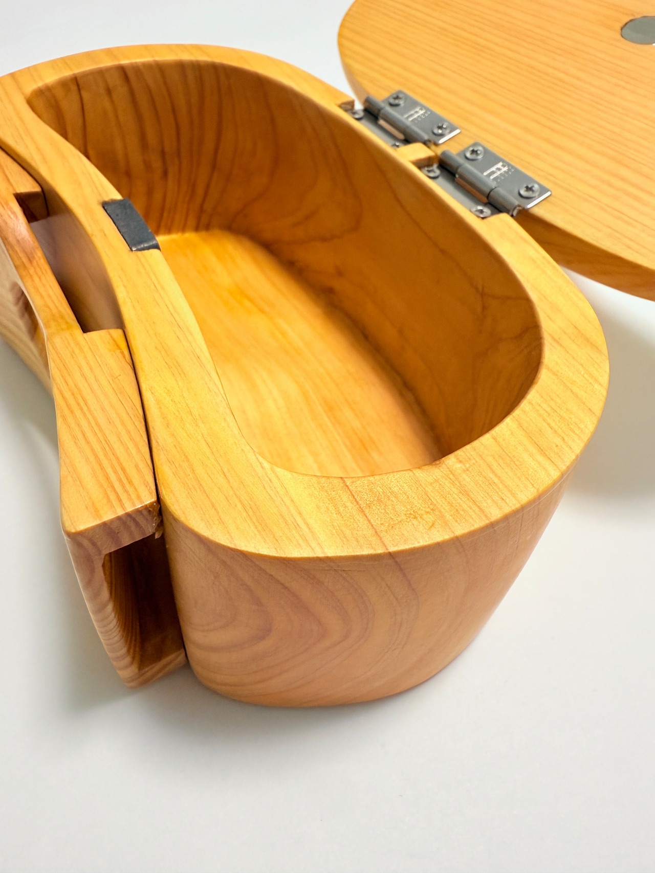 ヒノキ丸型くり抜き　UROKODO餌箱　落とし込み、ヘチ釣り、前打ち用餌箱