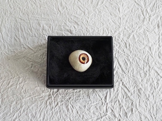 内藤瑠里　和紙の義眼 ” 石の義き眼  08 "