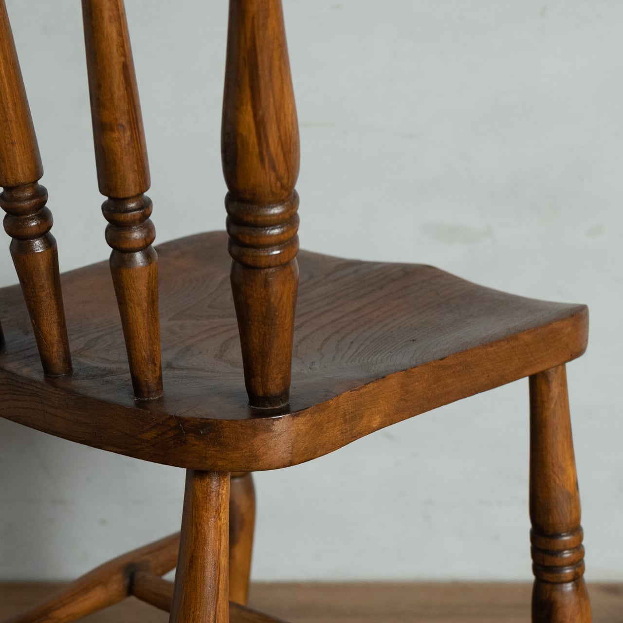 アンテークカントリー家具 ダイニングチェア Shin Lee（シンリー）のダイニングチェア2脚セットです