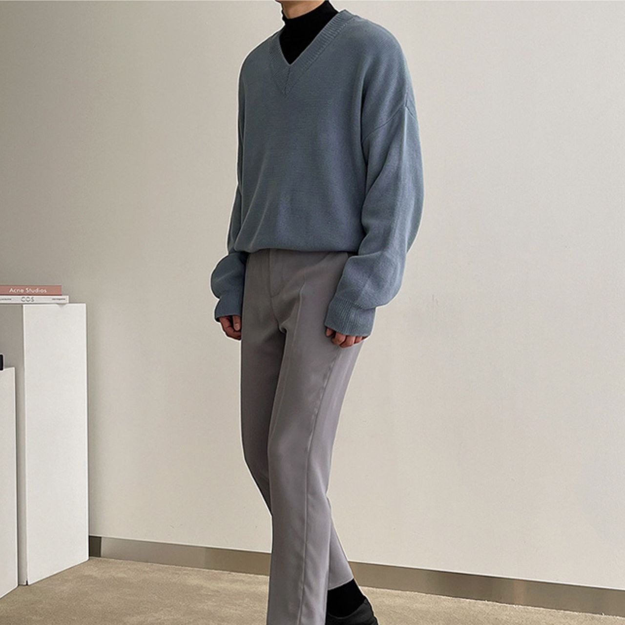 Vネックソリッドカラーニット　MT0080344