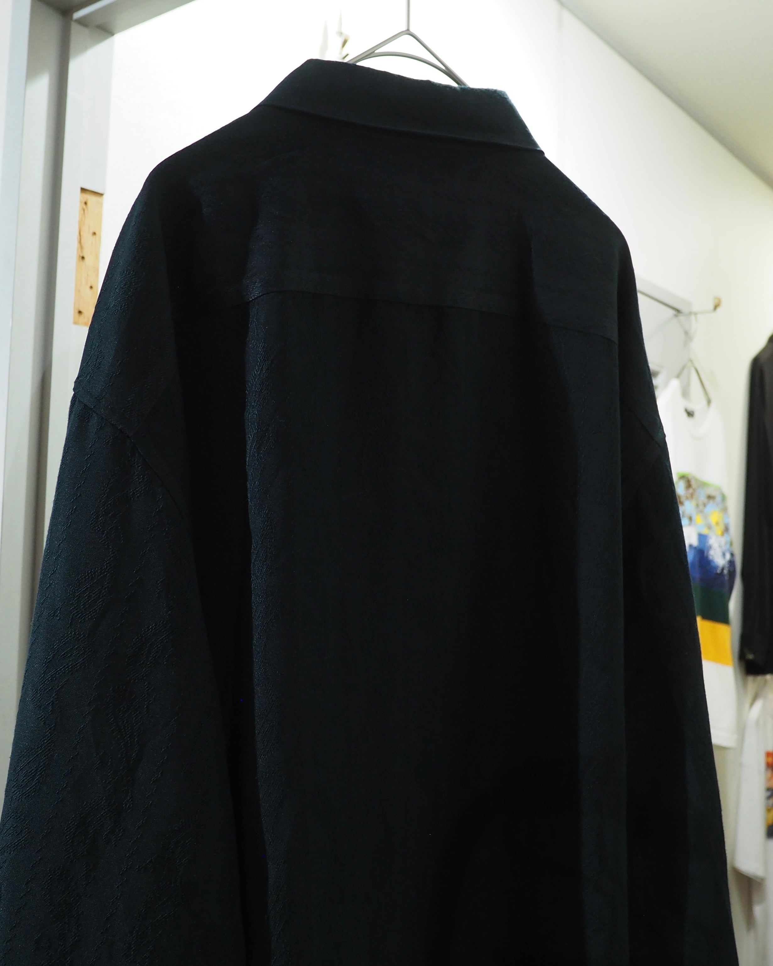 " axcess " Black Beautiful Paisley Pattern Embroidery Over Silhouette Shirt