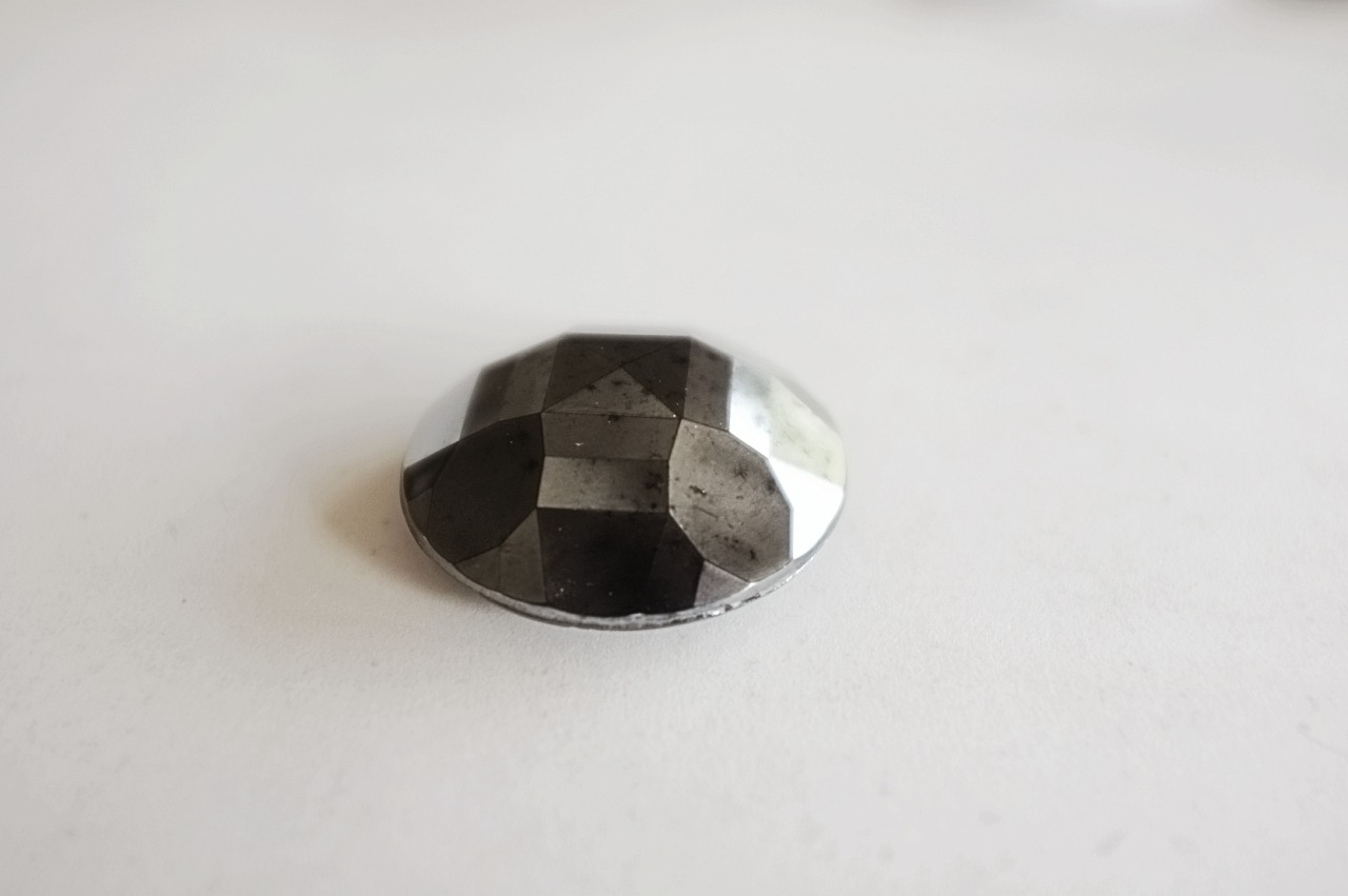 フランス 19世紀 4c 物言わぬ灰黒色の月と黒ガラスボタン ブローチ アンティーク