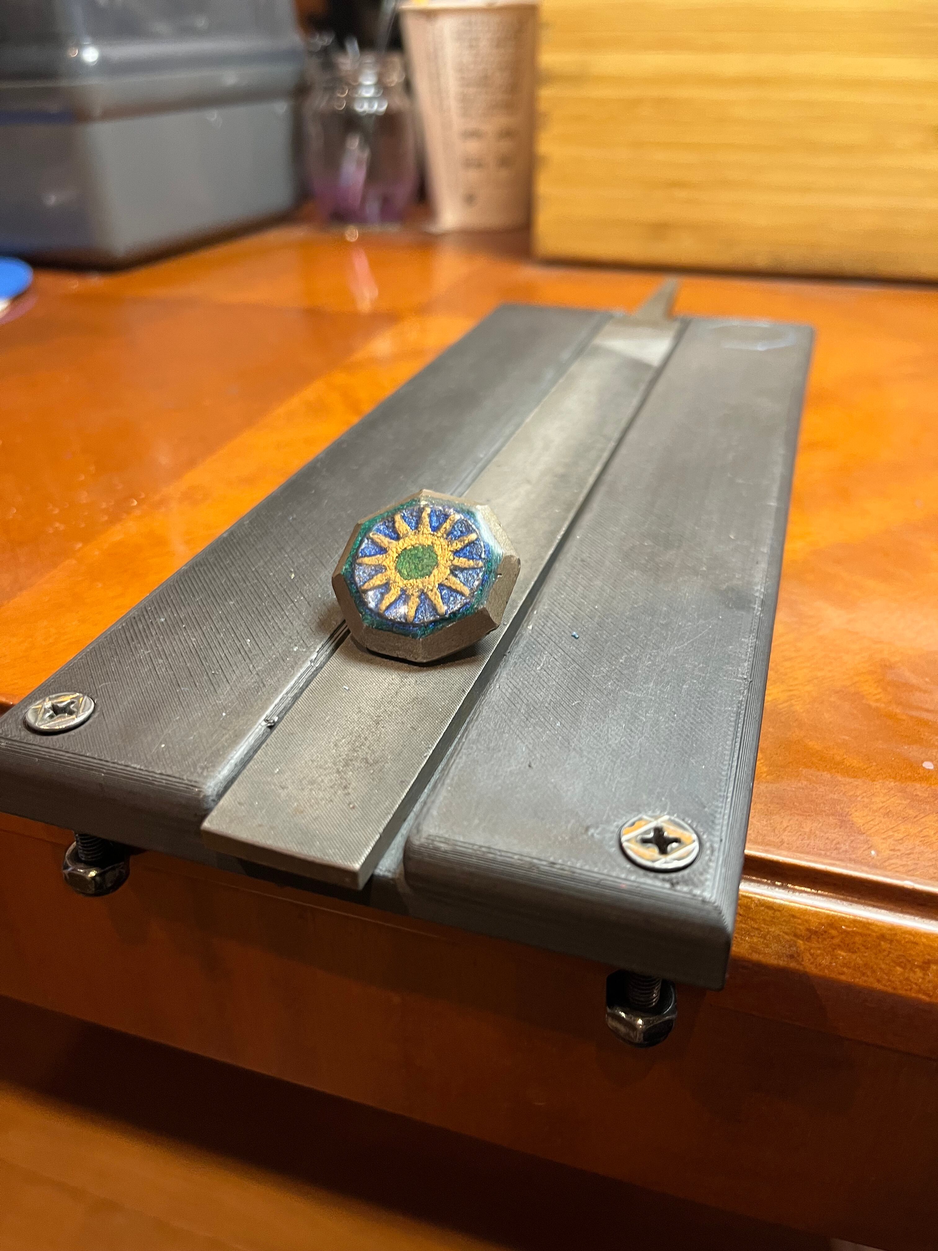 ベーゴマ加工台（青 x 白） | 新川崎ベーゴマクラブ