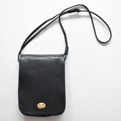 【Unisex】 SLOW  |  bono flap vertical shoulder bag　スロウ  |  ツイストバックル タテ型 ショルダーバッグ