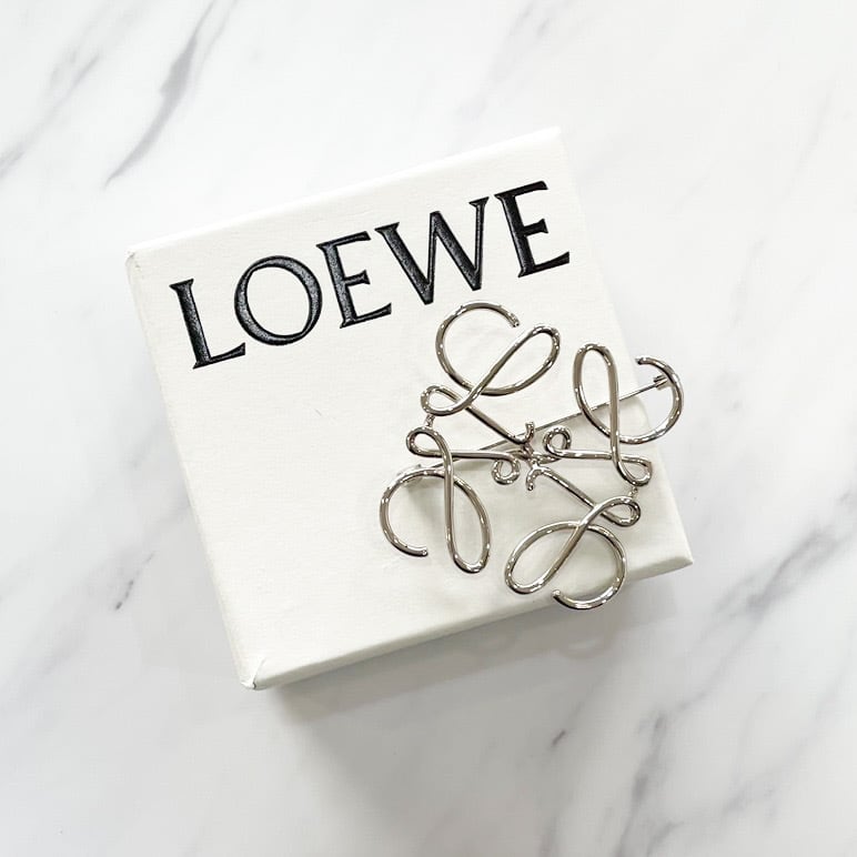 LOEWE ロエベ アナグラム ブローチ メタル | PAY ID